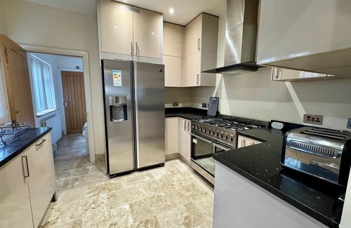 Luton Apartment | Luxury 8 Bed Home Near Luton Airport