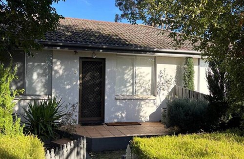 Highton Apartment | New Property Special-100m Highton Village - $150/n
