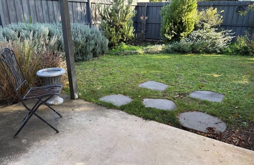 Highton Apartment | New Property Special-100m Highton Village - $150/n