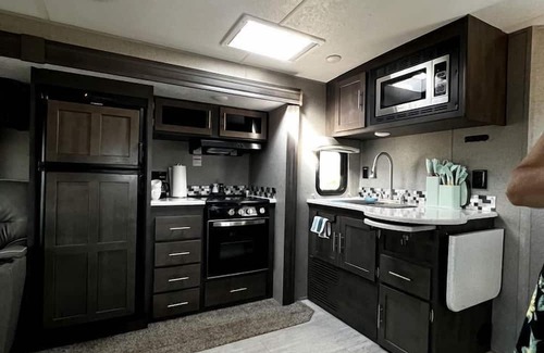 Questa House | Spacious Camper on a Llama Rescue Ranch with Stunning Views near Questa, New Mexico