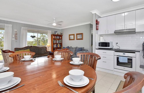 North Rothbury House | Windella Cottage, comfortable 3-bedroom home offers a relaxed rural getaway,