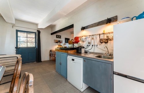 Crestet House | Gîte 37 - The Blue Flower at the Foot of Mont Ventoux