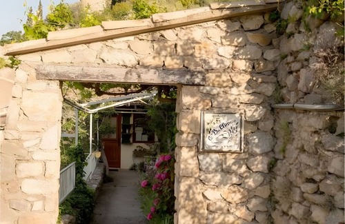 Montbrun-les-Bains Apartment | Room 'Tournesol' with Mountain View, Shared Terrace and Wi-Fi