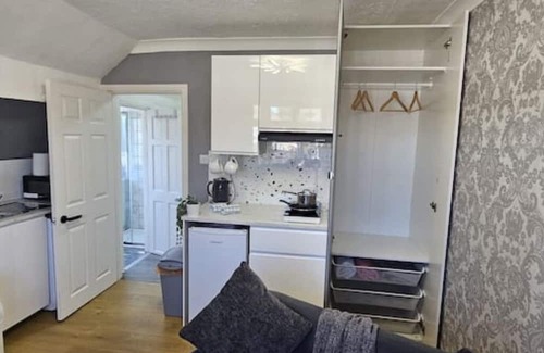 South Hornchurch Apartment | Fantastic 4 Apartments (Studio Flat)