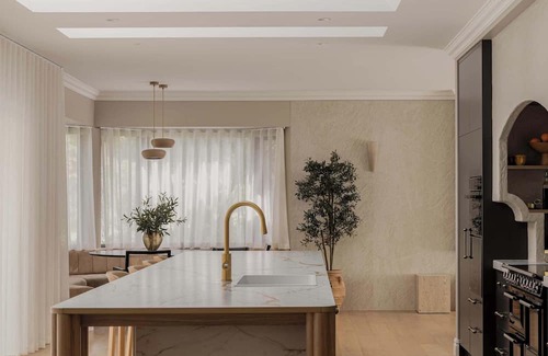 Coolangatta Apartment | Cinque House Luxury Accommodation near Berry/Beach