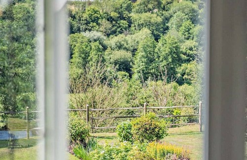 Maidstone House | Perfect Booking | Luxury Home With Pool & Gym