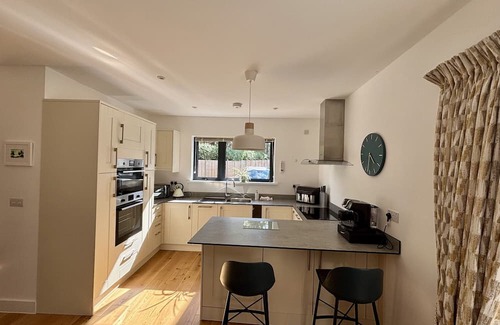 Ferndown House | THE RETREAT, family friendly, country holiday cottage in Ferndown