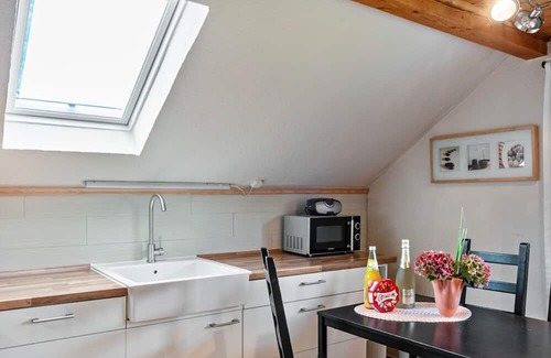 Dornum House | Holiday Home 'Deichperle Anton' with Shared Terrace and Wi-Fi