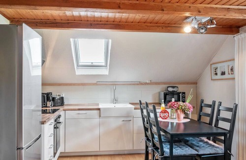Dornum House | Holiday Home 'Deichperle Anton' with Shared Terrace and Wi-Fi