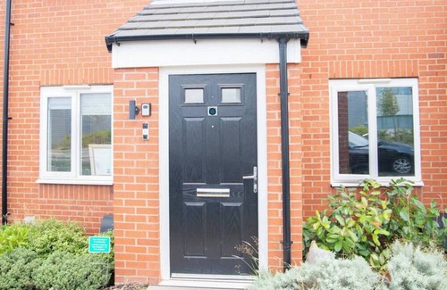Holbrooks House | Bright & Stylish 3-Bed house