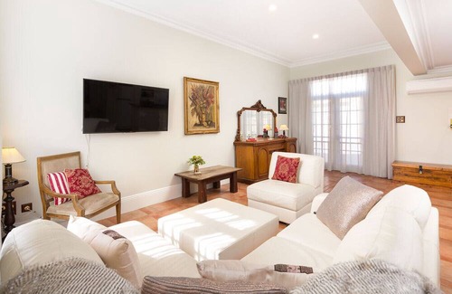 Albury Apartment | Porters Cottage Grande (two units)