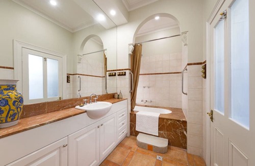 Albury Apartment | Porters Cottage Grande (two units)