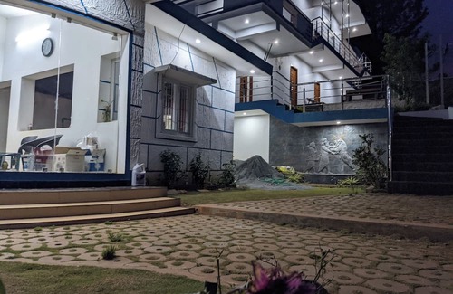 Ooty Cottage | Beautiful 7 Separate bedroom cottage and container wood house in Ooty