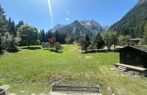 Saleinaz Apartment | Les Brimbelles" apartment in semi-detached chalet