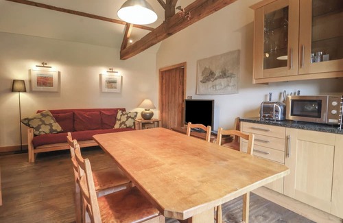 Scawton Cottage | THE ANNEX AT MANOR FARM, pet friendly, with a garden in Brandsby