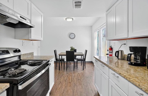 College Park Apartment | Bright 2Bd 1Bt Homes in Central Wellington