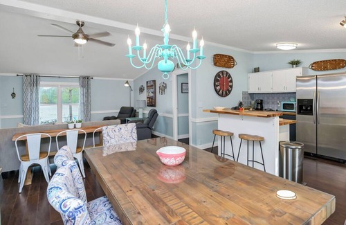 White Oak House | Modern and Peaceful- 3 bedroom Winnsboro Great North Lakehouse