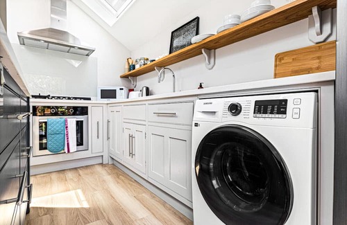 Henley House | Salt House with parking