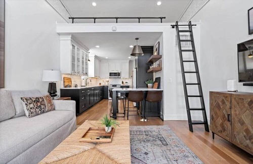 Muncie Apartment | Downtown Muncie | Luxe Loft, Spa Bath, 1 Bed, BSU