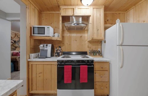 Galena House | Smart TV with Roku I King bed I 10mins to Polaris