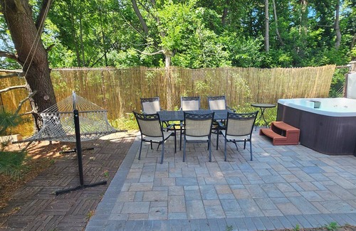 Lake Villa House | Hot Tub Retreats