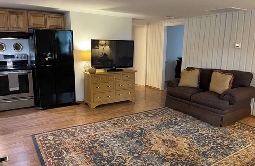 Valdosta Cottage | Charming 3-bedroom cottage in marvelous Valdosta with AC,