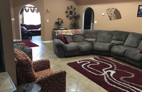 Benton House | Charming 3-bedroom 2.5 bath house in pleasant Yazoo City with plenty of space