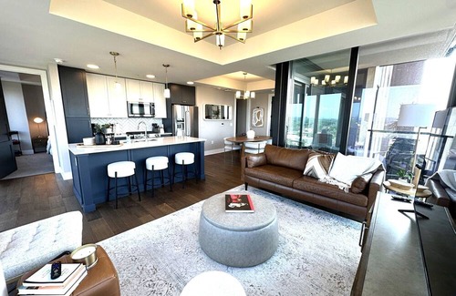 Edina Apartment | Beautiful 2 Bedroom Executive Corner Apartment