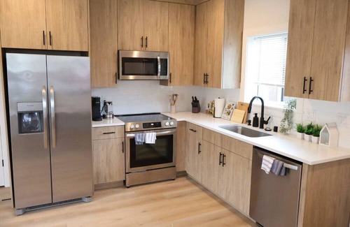 Lincoln House | Breathtaking Home In Downtown | Quite Cozy Retreat