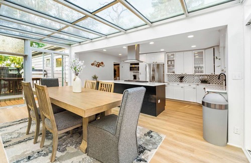 Elmhurst House | Modern 3BR Family Retreat , Close to O’Hare & Downtown. Pet-Friendly!