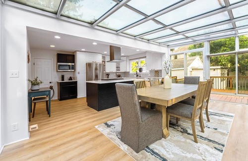 Elmhurst House | Modern 3BR Family Retreat , Close to O’Hare & Downtown. Pet-Friendly!