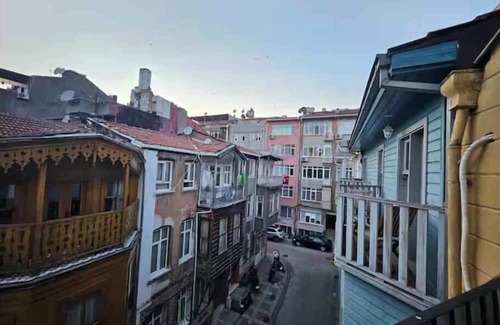 Rasimpasa Apartment | JirHouse Sarıköşk Suite Black (2+1 beds)