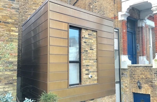 St. George's Apartment | Family Apartment with Home Cinema and Garden in Zone 2