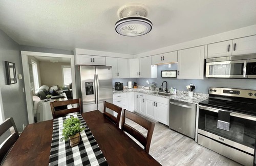 Orangeville House | Newly remodeled cozy 2-bedroom bungalow in Orangeville with central heat and A/C