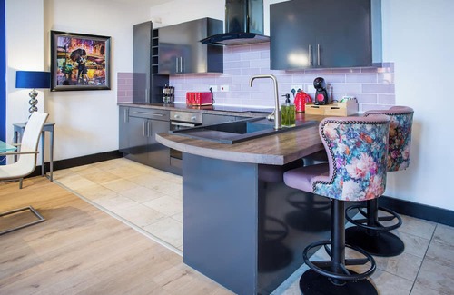 Warrington Apartment | Modern Skylight Suite | Central Warrington Stay