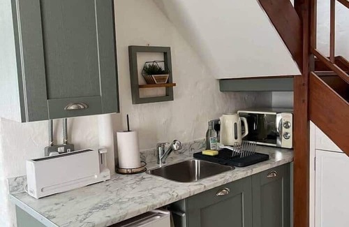 Mere House | The Dog House, Mere - Dog Friendly Cottage with Parking