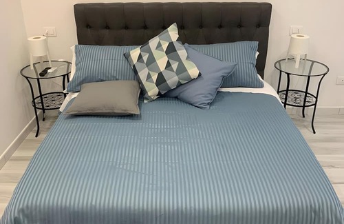 Rione Sanita Bed & Breakfast | 'Di Palma Suite Doppia' Room with Shared Terrace, Wi-Fi and Air Conditioning