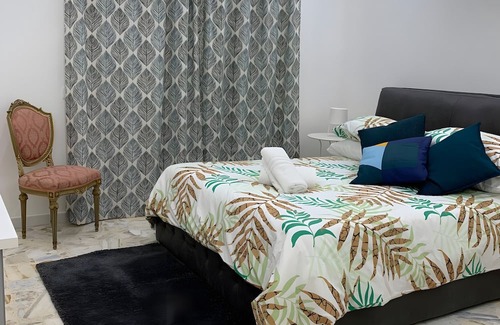 Rione Sanita Bed & Breakfast | ‘Di Palma Suite Tripla’ Room with Shared Terrace, Wi-Fi and Air Conditioning