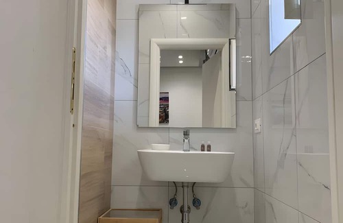 Rione Sanita Bed & Breakfast | ‘Di Palma Suite Tripla’ Room with Shared Terrace, Wi-Fi and Air Conditioning