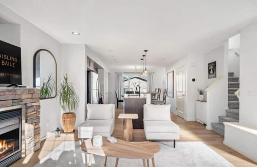 Silverado House | Le Mardi| Fire Pit | Fenced Backyard | AC