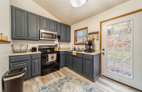 Terra Alta House | Spacious Cabin Retreat with Hot Tub, Deck, Resort Amenities in Terra Alta, WV