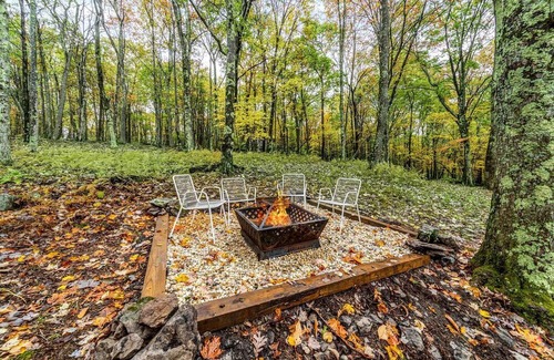 Terra Alta House | Spacious Cabin Retreat with Hot Tub, Deck, Resort Amenities in Terra Alta, WV