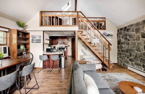 Berkeley Springs Cabin | Cozy Chalet Cabin with Hot Tub, Fire Pit, Modern Decor in Bloomery, WV