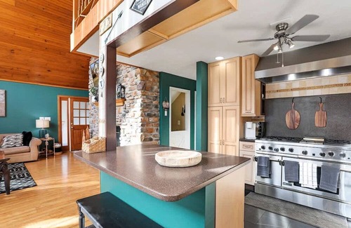 Berkeley Springs Cabin | Family Sized Cabin with Hot Tub and Fire Pit near Cacapon Resort State Park, West Virginia