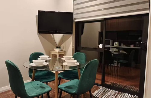 Pinehill Apartment | Private Modern 2 bedroom Unit in Central Albany