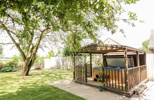 Putley House | NEW| Mainstone House Retreat | Hot tub