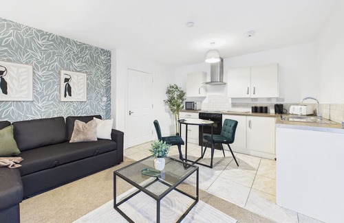 Wychbold House | *New* | No5 Saxon Way | Gym | Pool & Spa