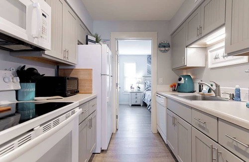 Port Aransas Condo | Roomy 1 BDRM block from the BEACH Large Pool w/a Private Courtyard