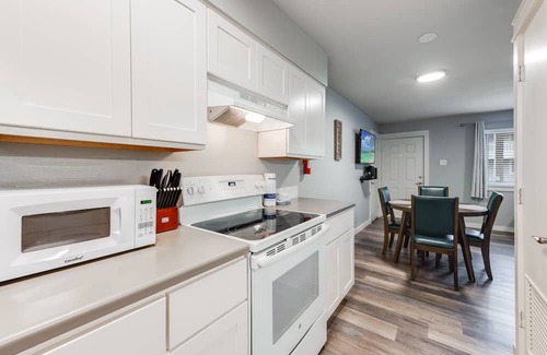 Port Aransas Condo | Roomy 1 BDRM Large Pool w/a Private Courtyard and a 5 Min Walk to the Beach