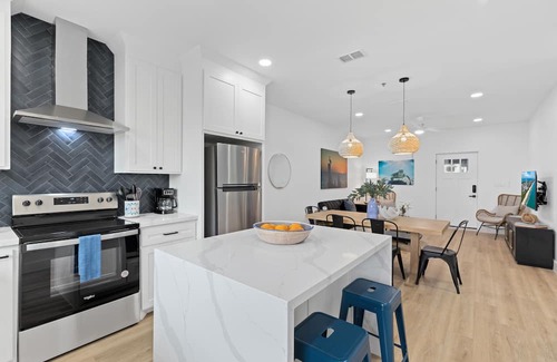 South Padre Island Condo | Luxury Mid Rise Condo with Amazing View 1 King Bed High End Water Front South Padre Island